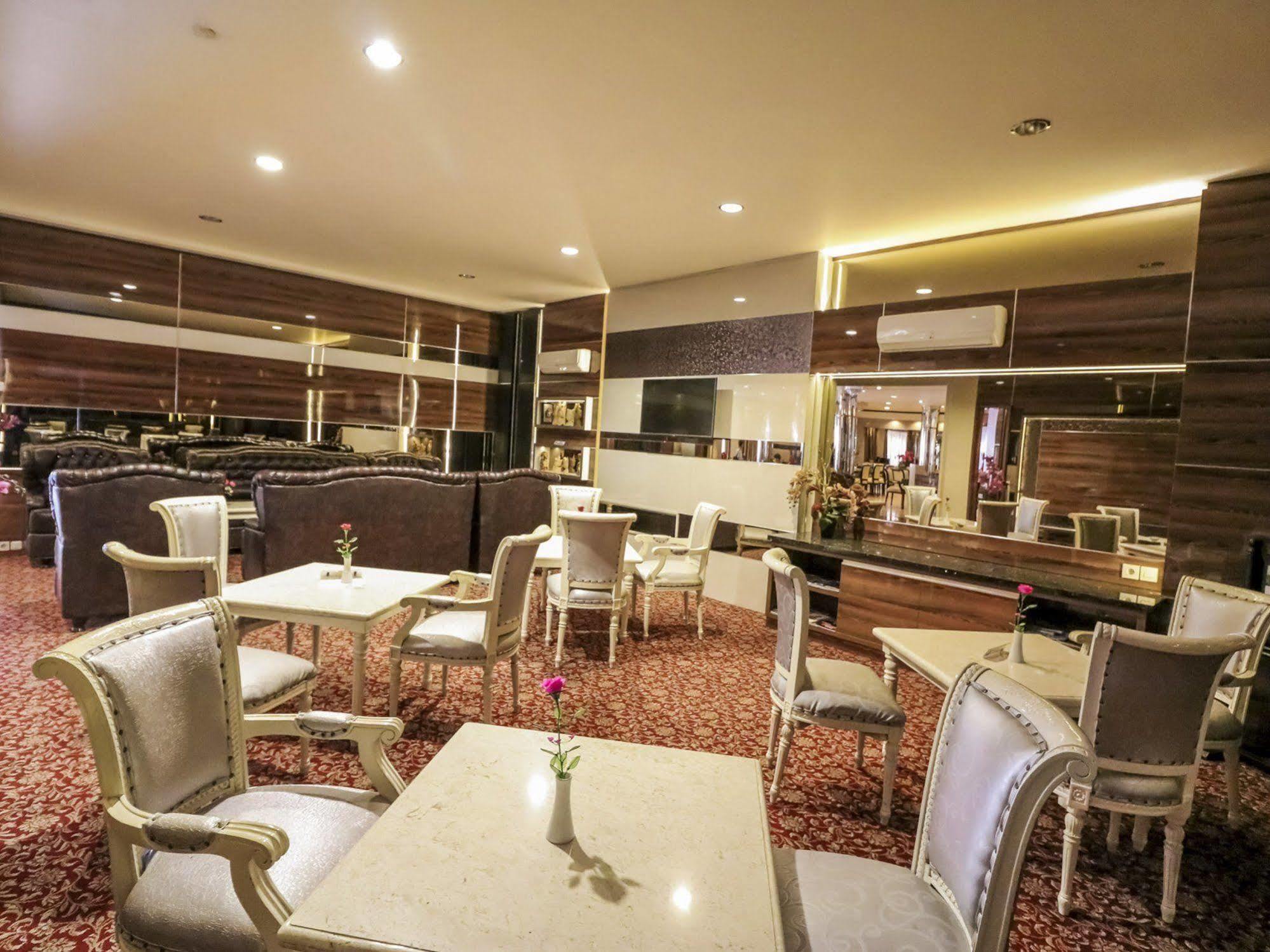 Hotel Yasmin Makassar Mitra Reddoorz Exterior photo